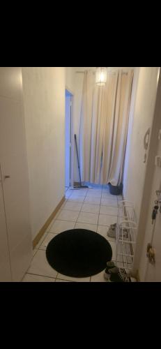 a bathroom with a black rug on the floor at Apartement centre ville in Nîmes