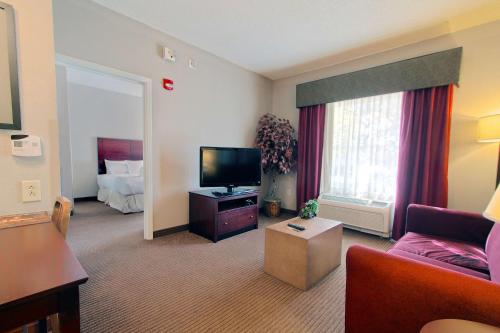 Μια τηλεόραση ή/και κέντρο ψυχαγωγίας στο Homewood Suites by Hilton Bloomington