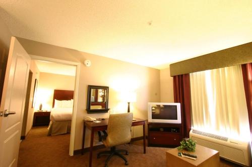 Μια τηλεόραση ή/και κέντρο ψυχαγωγίας στο Homewood Suites by Hilton Bloomington