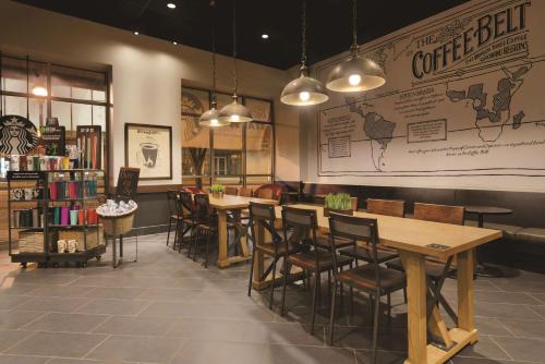 Embassy Suites by Hilton Atlanta at Centennial Olympic Park Image