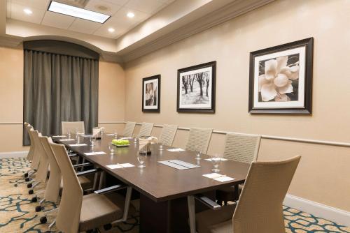 Der Geschäftsbereich oder Konferenzraum in der Unterkunft Doubletree by Hilton Pleasant Prairie Kenosha, WI