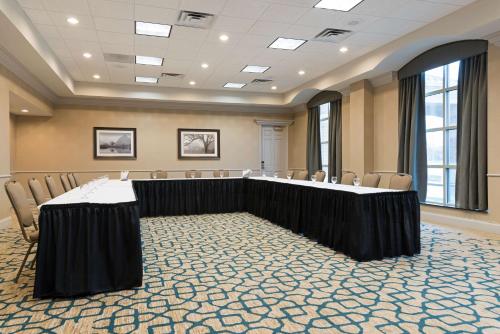 Der Geschäftsbereich oder Konferenzraum in der Unterkunft Doubletree by Hilton Pleasant Prairie Kenosha, WI