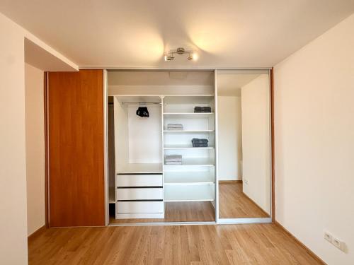 Fotografie z fotogalerie ubytování LUX residence, A/C, VIP parking, city view v destinaci Banská Bystrica