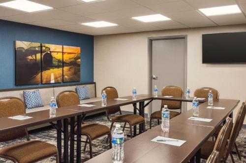 Espace de conférence ou salle de réunion dans l'établissement Hampton Inn Chicago-O'Hare International Airport