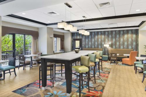 Ruang duduk di Hampton Inn Columbia I-20-Clemson Road