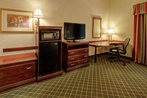 TV a/nebo společenská místnost v ubytování Hampton Inn Cambridge