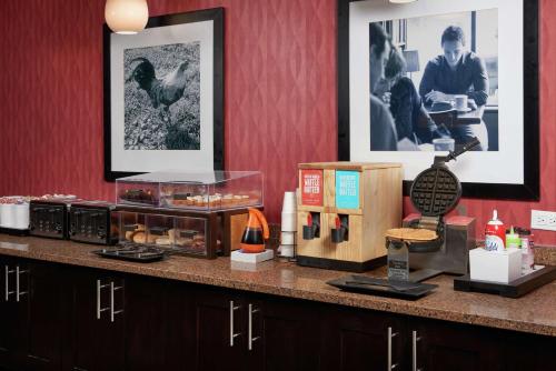 a counter in a hotel room with a counter top at Hampton Inn Niagara Falls in Niagara Falls