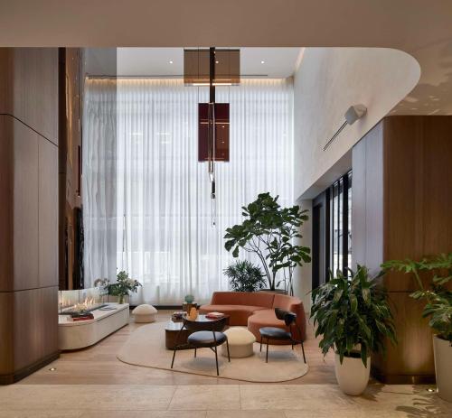 Vogue Hotel Montreal Downtown, Curio Collection by Hilton Image