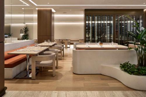 Gallery image of Vogue Hotel Montreal Downtown, Curio Collection by Hilton in Montréal