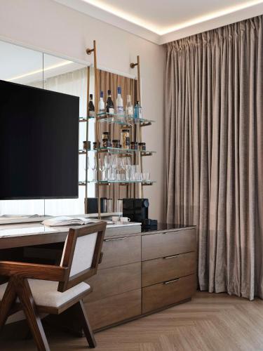 Gallery image of Vogue Hotel Montreal Downtown, Curio Collection by Hilton in Montréal