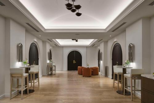 Gallery image of Vogue Hotel Montreal Downtown, Curio Collection by Hilton in Montréal