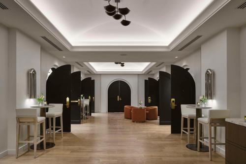 Gallery image of Vogue Hotel Montreal Downtown, Curio Collection by Hilton in Montréal