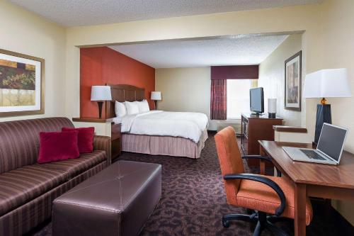 a hotel room with a bed and a desk at Hampton Inn Mansfield/Ontario in Mansfield