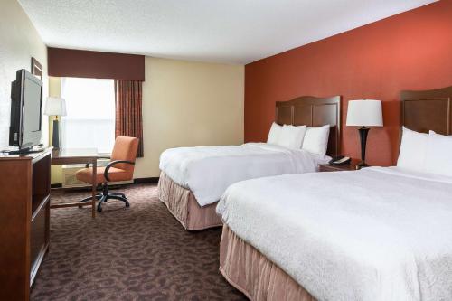 a hotel room with two beds and a desk at Hampton Inn Mansfield/Ontario in Mansfield