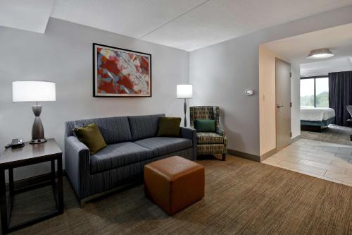 Hilton Garden Inn Detroit Metro Airport Image