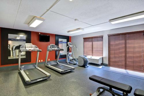 Pusat kecergasan dan/atau kemudahan kecergasan di Hampton Inn Cincinnati Airport South