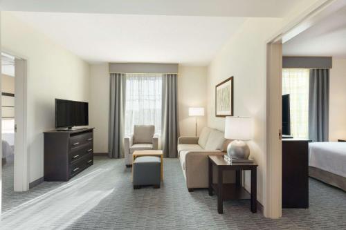 Μια τηλεόραση ή/και κέντρο ψυχαγωγίας στο Homewood Suites by Hilton Frederick