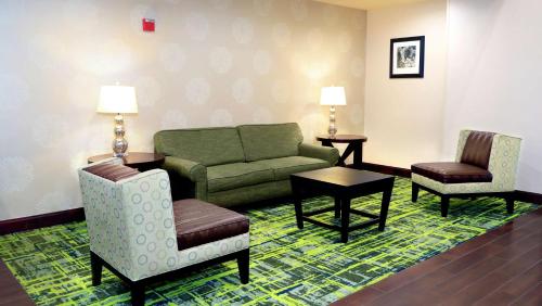 Χώρος καθιστικού στο Hampton Inn and Suites of Lamar