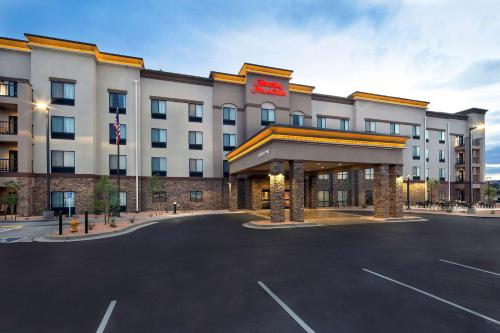 una representación de un hotel con aparcamiento en Hampton Inn & Suites Page - Lake Powell en Page