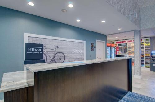 Lobby alebo recepcia v ubytovaní Hampton Inn & Suites Boston/Stoughton, Ma