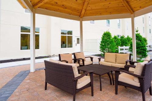 a patio with a table and chairs under a pavilion at Hampton Inn Atlantic City/Absecon, NJ in Absecon