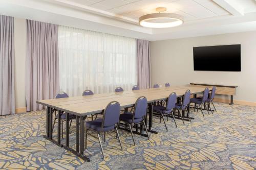 a conference room with a large table and chairs at Hilton Garden Inn Broomfield Boulder in Broomfield