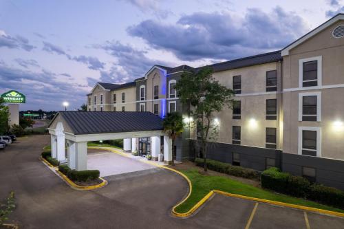 an aerial view of a hotel with a parking lot at Wingate by Wyndham Jackson Ridgeland in Ridgeland