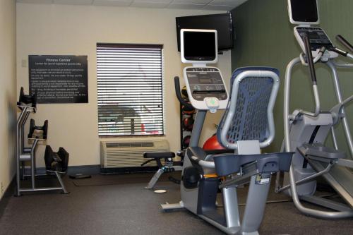 Fitness centrum a/nebo fitness zařízení v ubytování Hampton Inn & Suites Paducah