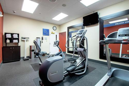 a gym with treadmills and ellipticals in a room at Hampton Inn Pine Grove in Pine Grove