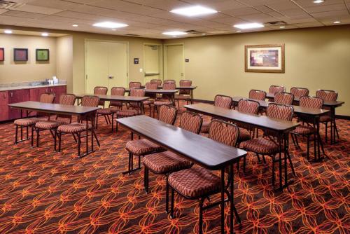 a classroom with tables and chairs in a room at Hampton Inn & Suites Rifle in Rifle