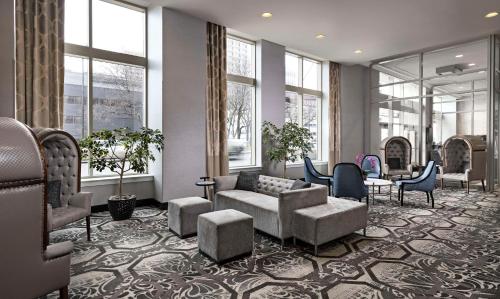 DoubleTree Suites by Hilton Hotel Detroit Downtown - Fort Shelby Image