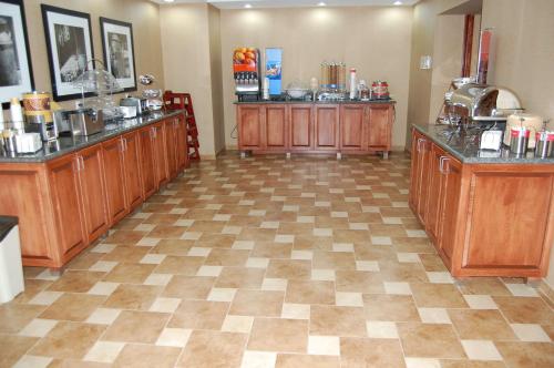 a salon with wooden cabinets and a checkered floor at Hampton Inn Sidney in Sidney