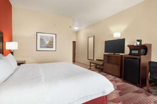 Ένα ή περισσότερα κρεβάτια σε δωμάτιο στο Hampton Inn Sulphur Springs