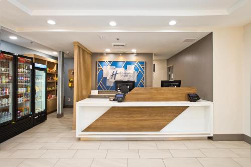 Ο χώρος του λόμπι ή της ρεσεψιόν στο Holiday Inn Express & Suites Sacramento NE Cal Expo by IHG