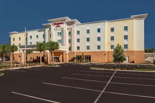 an empty parking lot in front of a hotel at Hampton Inn Plant City in Plant City
