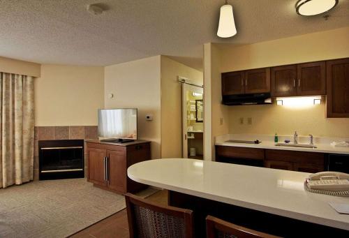 a large kitchen with a large white counter top at Hampton Inn & Suites Chillicothe in Chillicothe