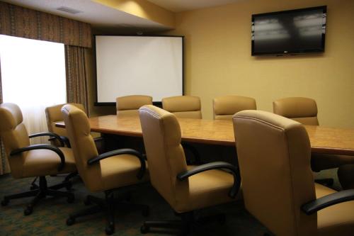 a conference room with a table and chairs and a whiteboard at Hampton Inn & Suites Chillicothe in Chillicothe