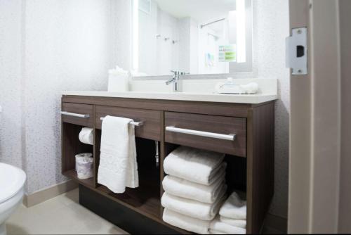 a bathroom with a sink and a vanity with towels at Home2 Suites By Hilton King Of Prussia Valley Forge in King of Prussia
