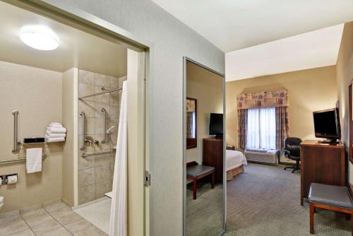 a hotel room with a bathroom with a shower at Hampton Inn Sayre in Sayre
