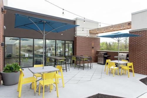 Restaurace v ubytování Home2 Suites By Hilton Indianapolis Airport