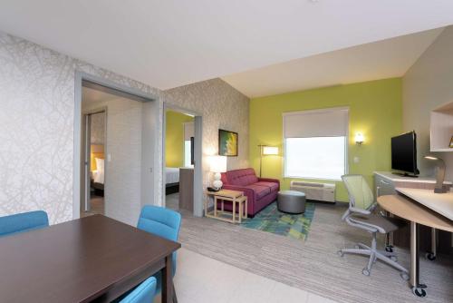 Posezení v ubytování Home2 Suites By Hilton Indianapolis Airport
