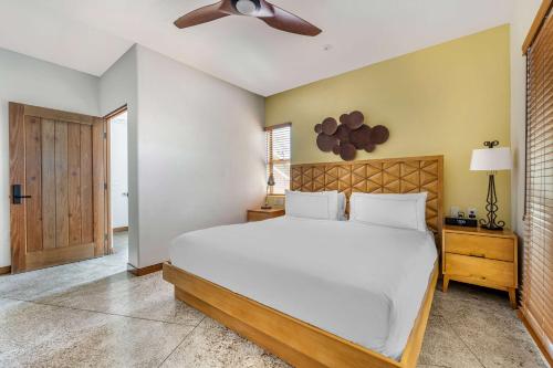 a bedroom with a large bed and a ceiling fan at Hilton Grand Vacations Club Palm Desert in Palm Desert