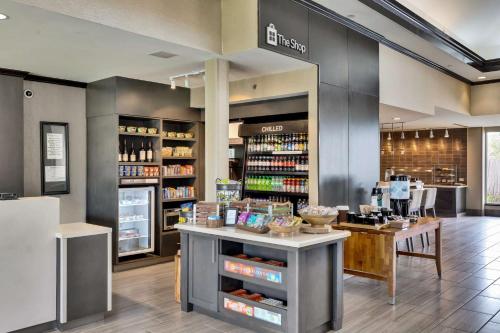 a grocery store with a counter in a room at Hilton Garden Inn Austin NorthWest/Arboretum in Austin