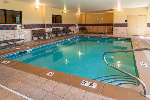 a large swimming pool in a hotel room at Hampton Inn Boise - Airport in Boise