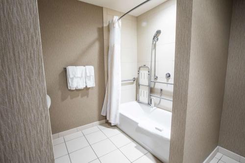 a bathroom with a bath tub and a shower at Hilton Garden Inn Clifton Park in Clifton Park