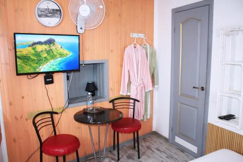 Телевизор и/или развлекательный центр в Mamba Hotel