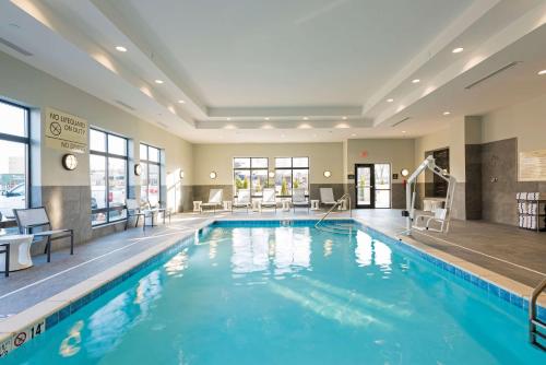 a swimming pool in a hotel room with a swimming poolvisorvisor at Hampton Inn & Suites West Lafayette, In in West Lafayette