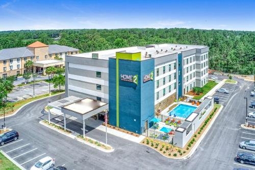 an overhead view of a hotel with a parking lot at Home2 Suites By Hilton Daphne Spanish Fort in Daphne
