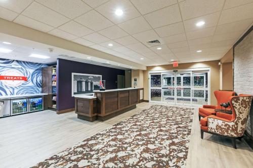 a waiting room with a desk and a chair at Hampton Inn By Hilton Bulverde Texas Hill Country in Bulverde