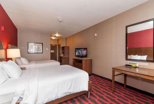Postel nebo postele na pokoji v ubytování Hilton Garden Inn Closest Foxwoods